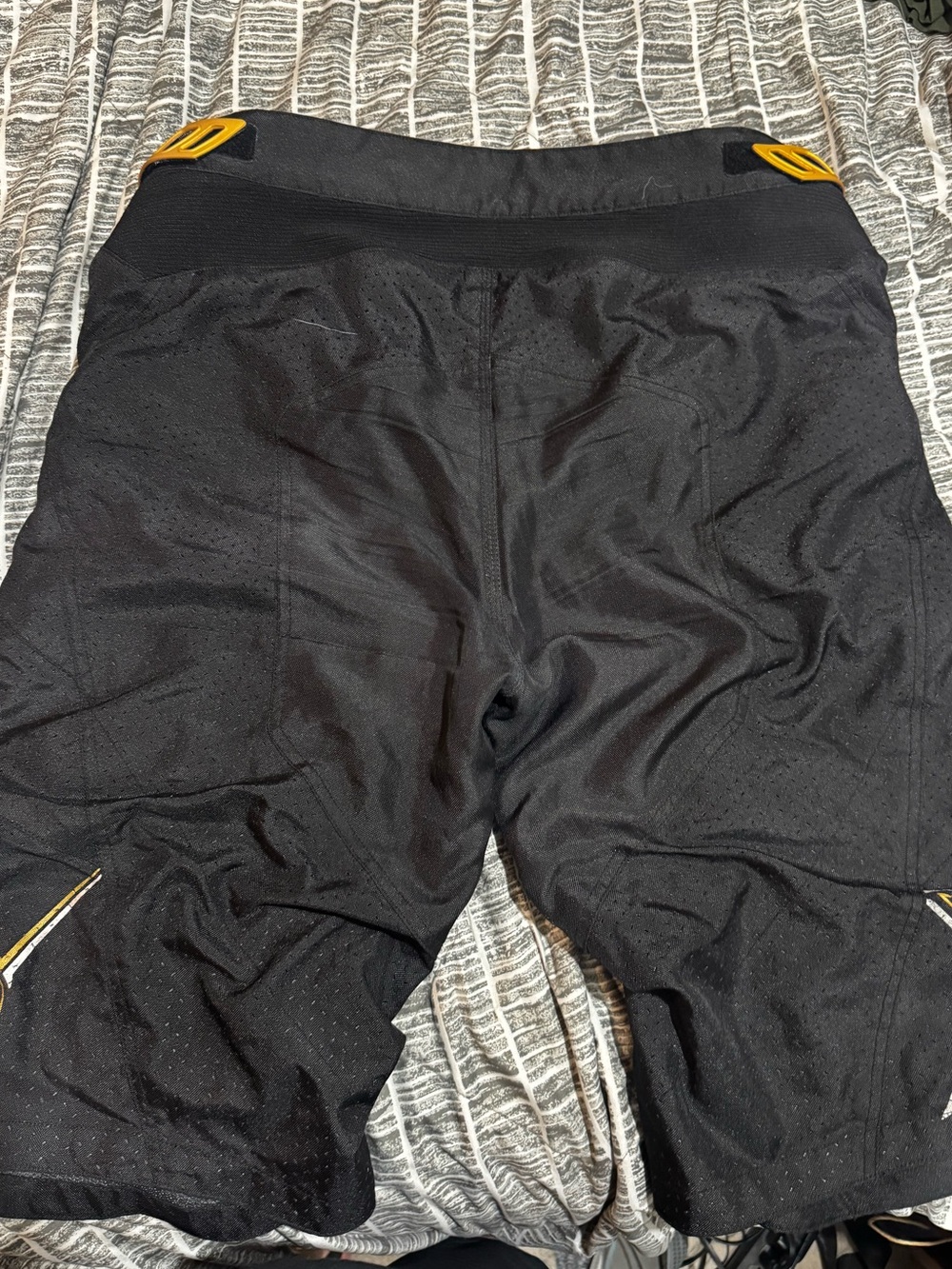 Fox Black Mens Athletic DH riding shorts sz 38